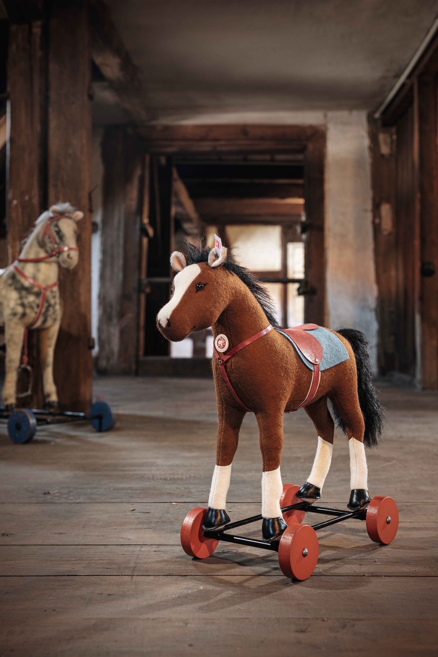 Friedhelms Pferd auf Rädern, 32 cm, hellbraun - Steiff.com